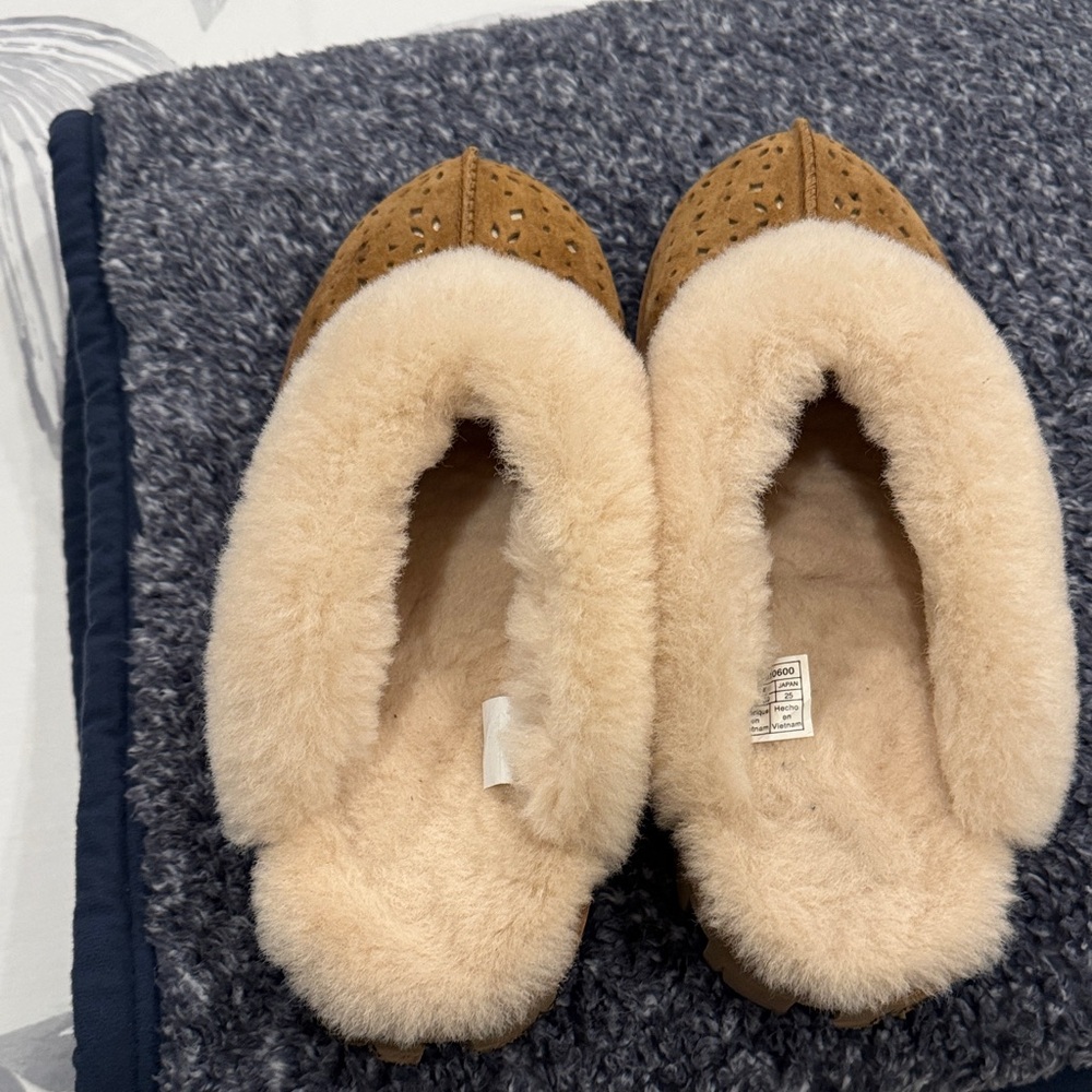 Ugh Cozy Tan Shearling Women's Shoes